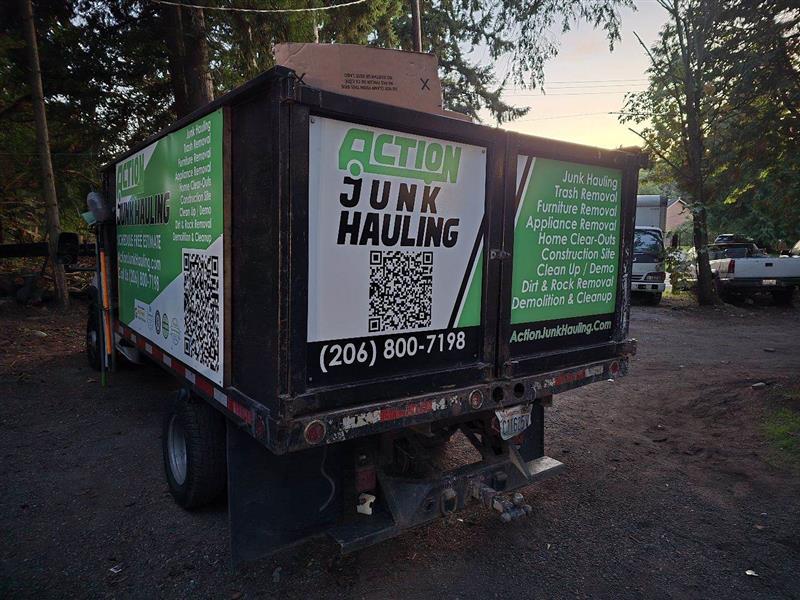 Professional Garage Cleanout Services for a Clean and Organized Space